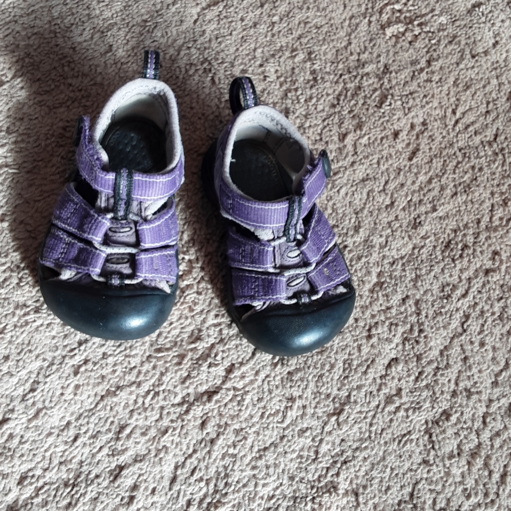 Kids Keen sandals size 5 purple